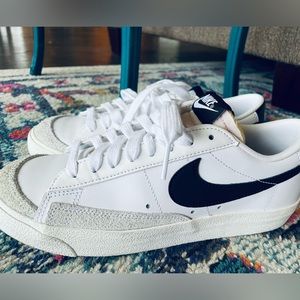 Women’s Nike Blazer Low- EUC